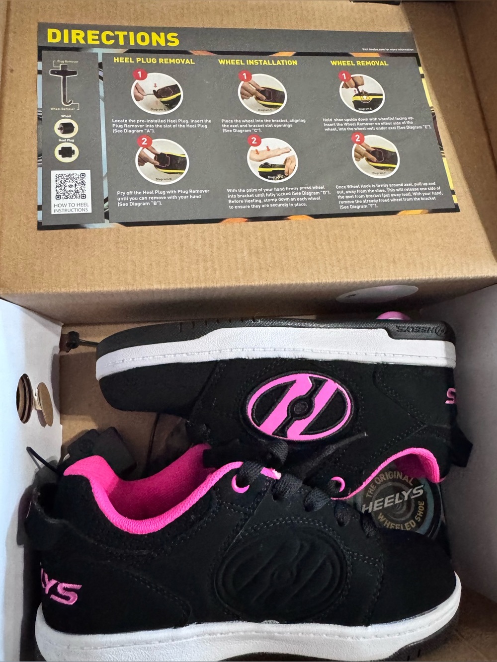 Girls Heelys Kids Black & Pink Low-Top Skate Sneaker - Picture 5 of 11